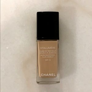 Chanel Vitalumière in 25 - Pétale